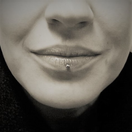 News: Ashley Unterlippen-Piercing